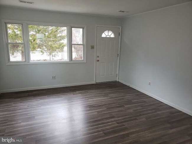 Building Photo - 303 Evergreen Blvd