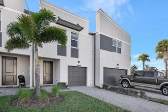 Building Photo - 3904 SE Caladium Ct