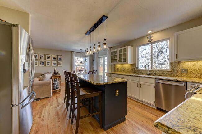 Foto del edificio - Stunning Upgraded 5BR 4BA Lafayette Home Near Coal Creek Trail & Hwy 287**