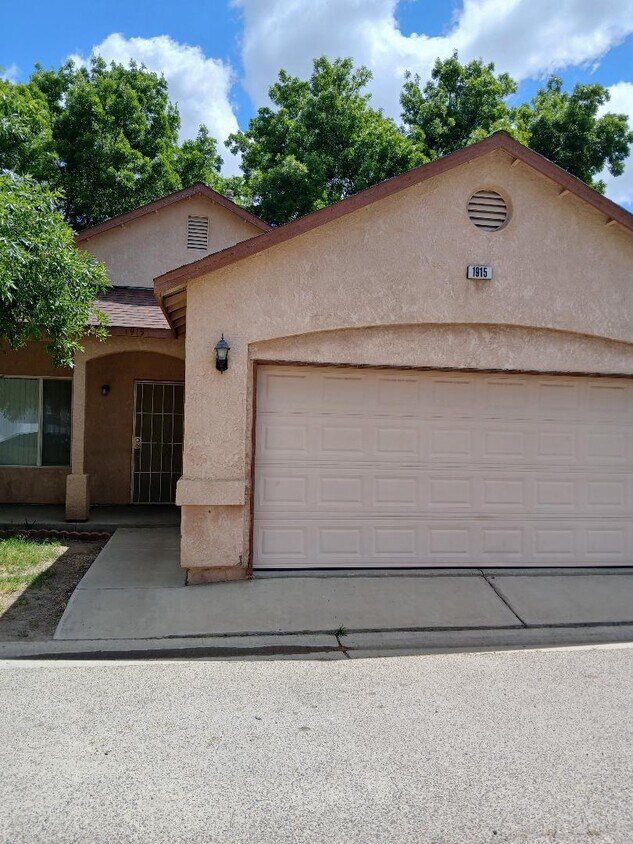 1915 Carnation Ct, Corcoran, CA 93212 House Rental in Corcoran, CA
