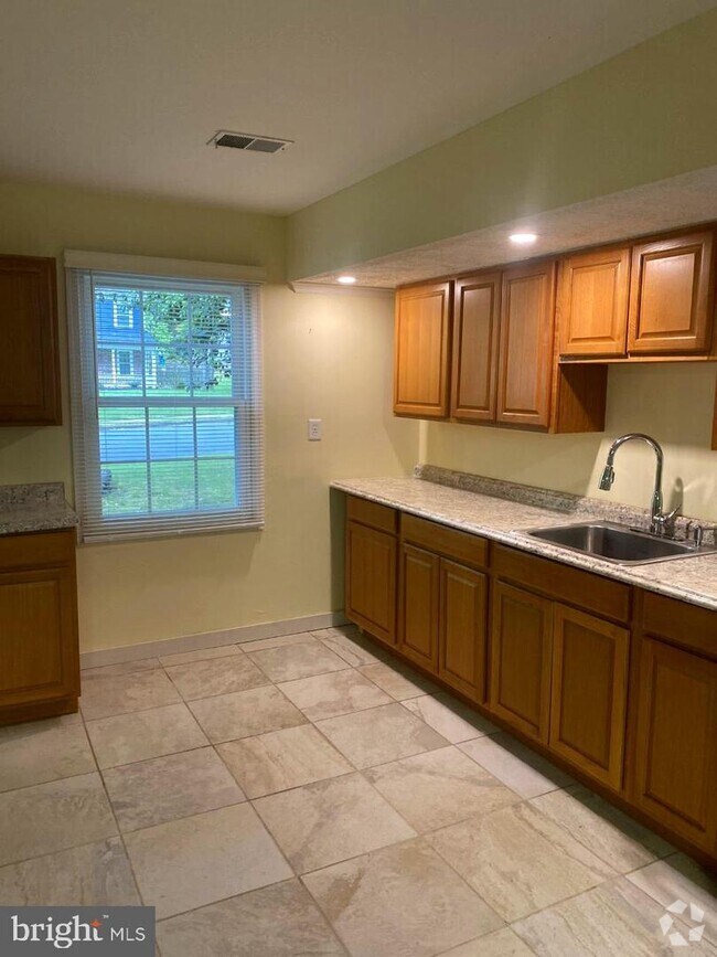 Lakecrest Apartments under 2,500 Montclair, VA 1 Rentals