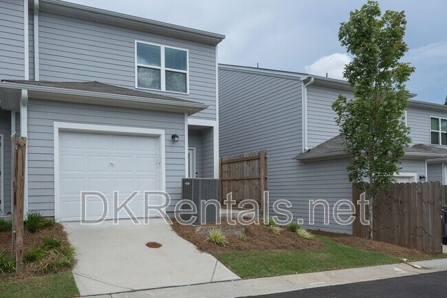 Building Photo - 2688 Toucan Wy