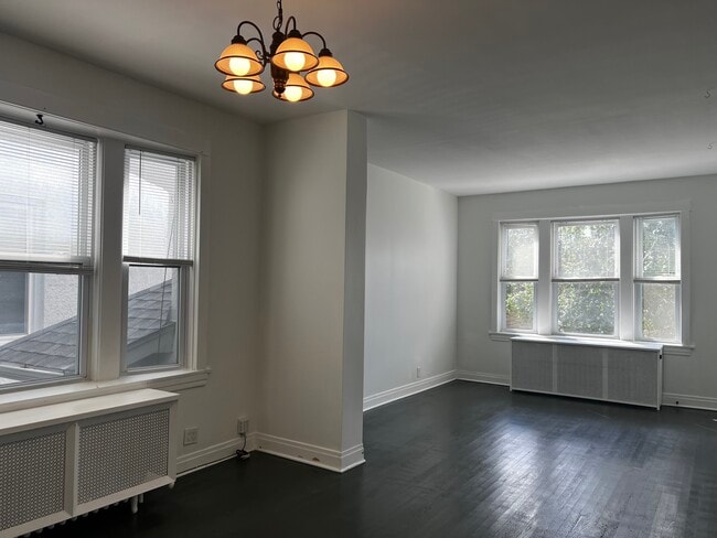 Living Room - 5010 W Grace St