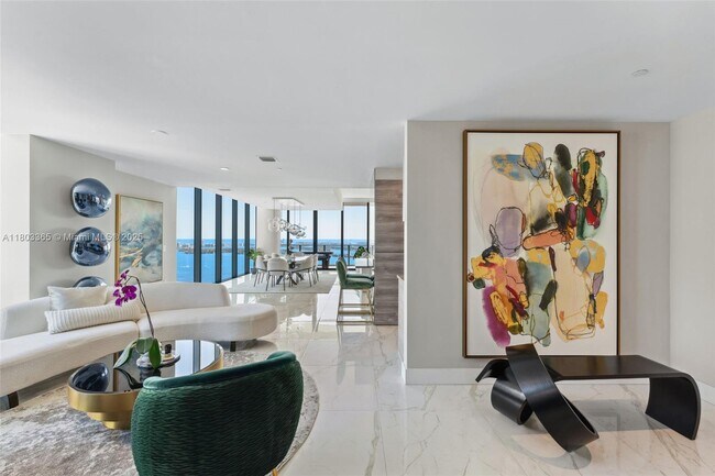 Foto del edificio - 650 NE 32nd St