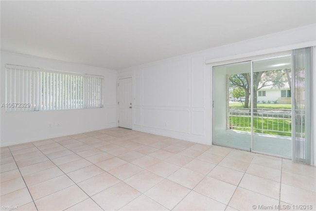 Building Photo - 3 br, 2 bath  - 3912 Ponce de Leon Blvd # 1