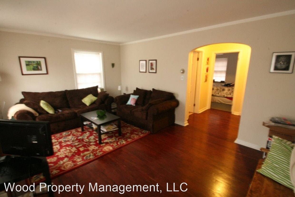 6807 Terrace Ct, Wauwatosa, WI 53213 Room for Rent in Wauwatosa, WI