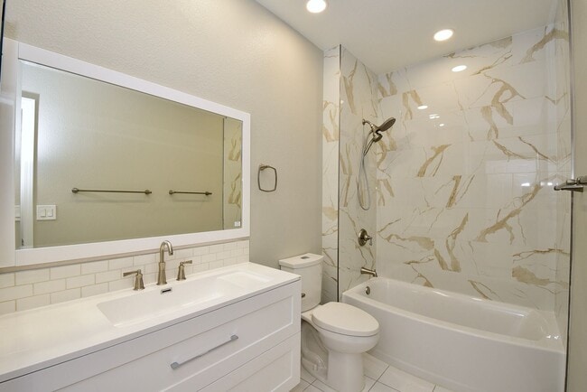 Building Photo - UPGRADED LOVELY 2 BED 2 BATH CONDO AT VISTANA