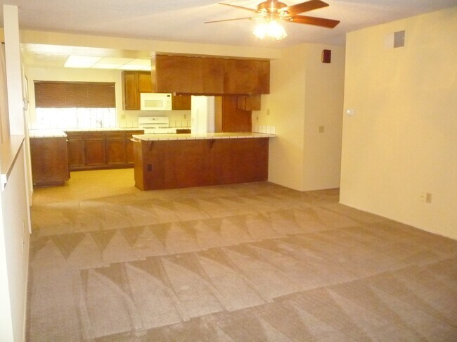 Foto del edificio - Beautiful 4 Bedroom El Cajon Home *$500.00...