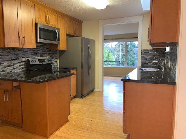 Building Photo - 3209 35th Ave W