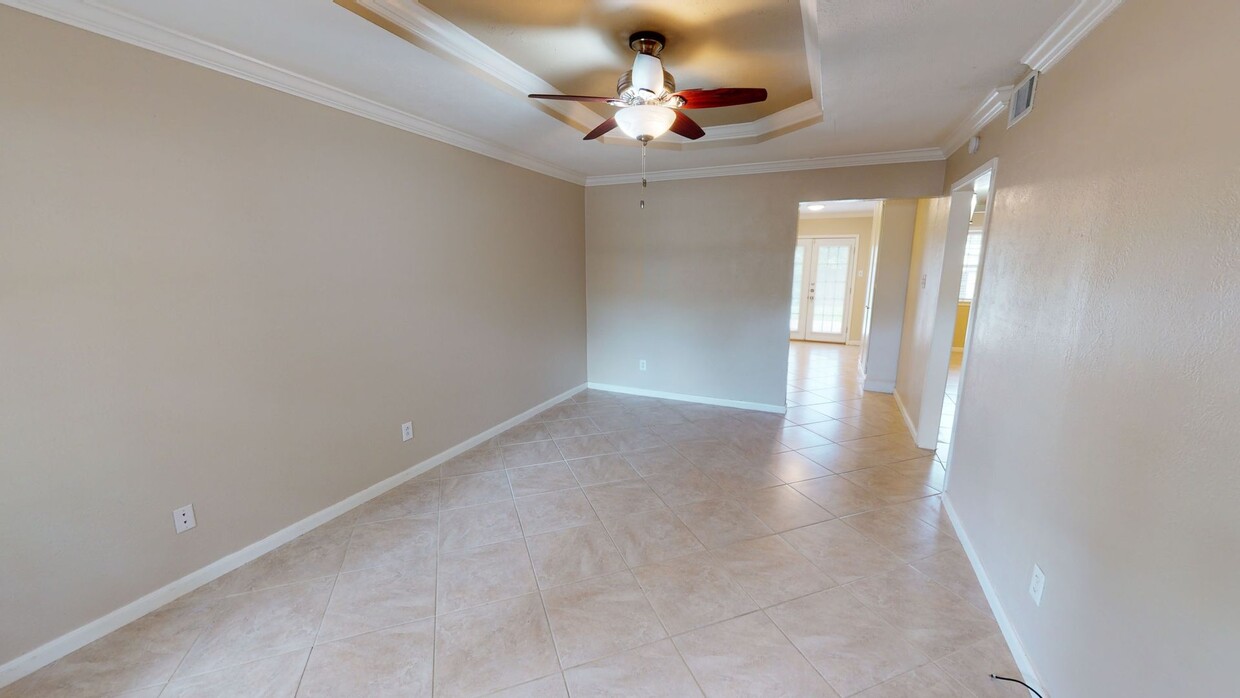 Foto principal - 2/1 Duplex Available For Prelease!