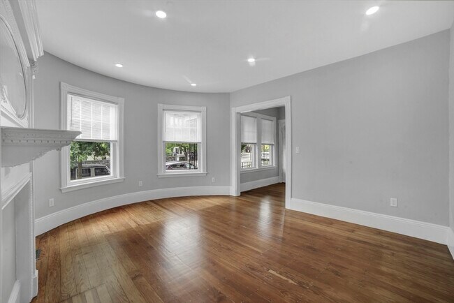 Building Photo - 68 Pleasant St