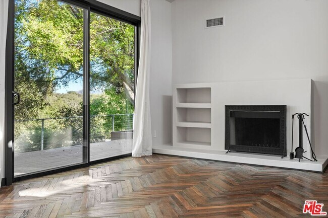 Foto del edificio - 21273 Entrada Rd