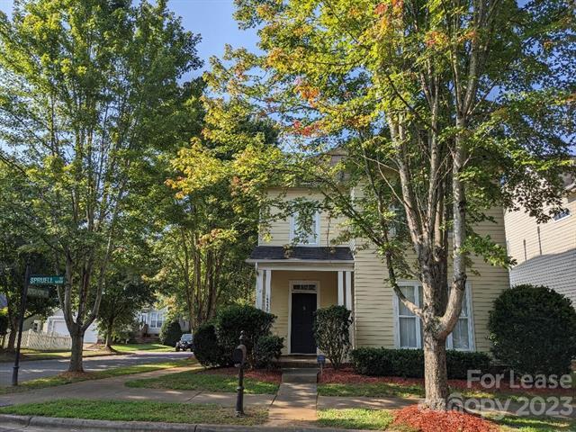 Foto principal - 16530 Spruell St