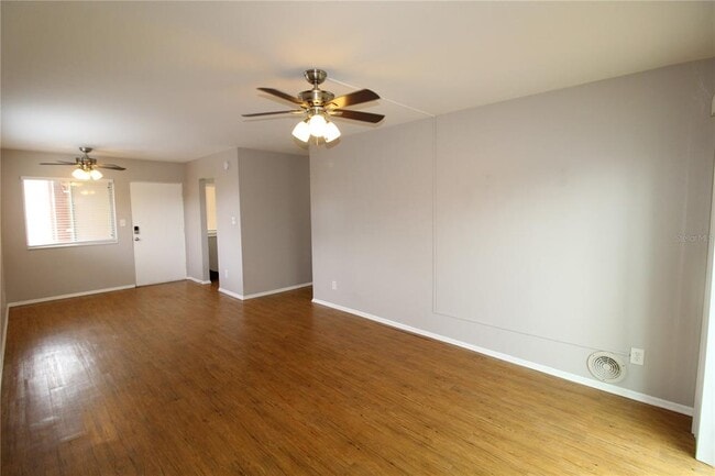 Foto del edificio - 3001 Bee Ridge Rd