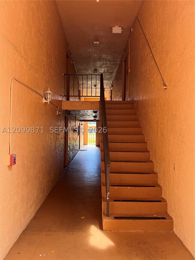 Foto del edificio - 7200 Fairway Dr