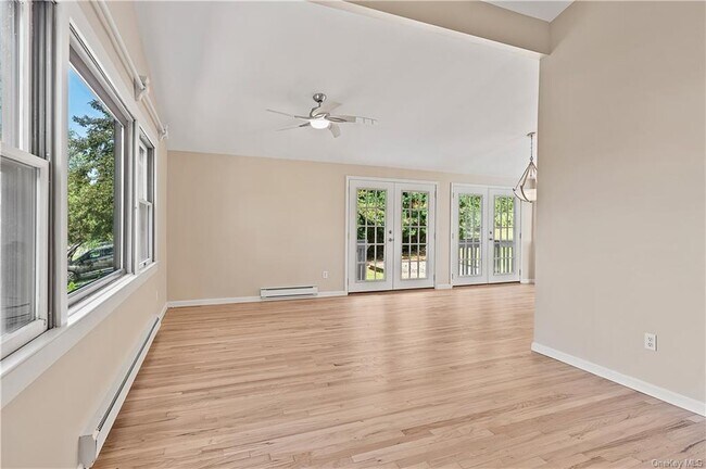 Building Photo - 10 Brooker Dr