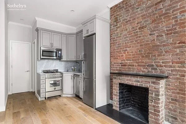 Building Photo - 84 Horatio St