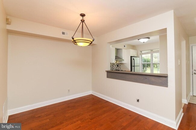 Building Photo - 603 Trescott Pl