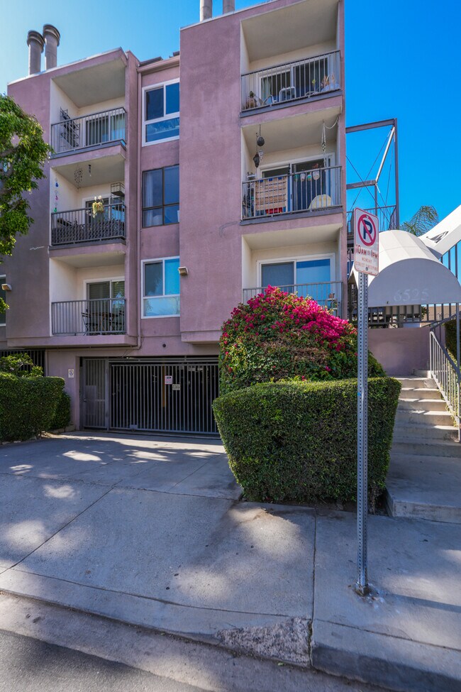 Foto del edificio - 6525 La Mirada Ave