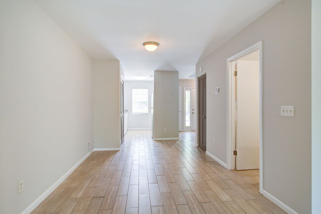 Foto del edificio - 15 Town Park Ln