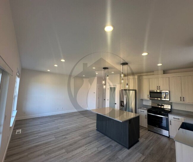 Building Photo - Talloc Ave SE Duplex