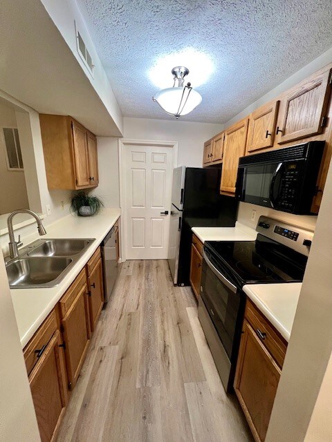 Building Photo - 9653 Crosley Farm Dr