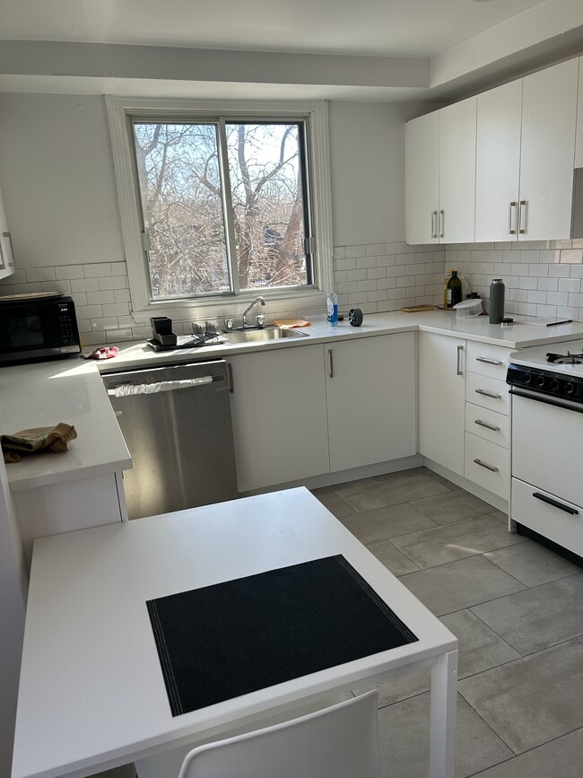 Photo du bâtiment - 3760 Ave Saint-Kevin