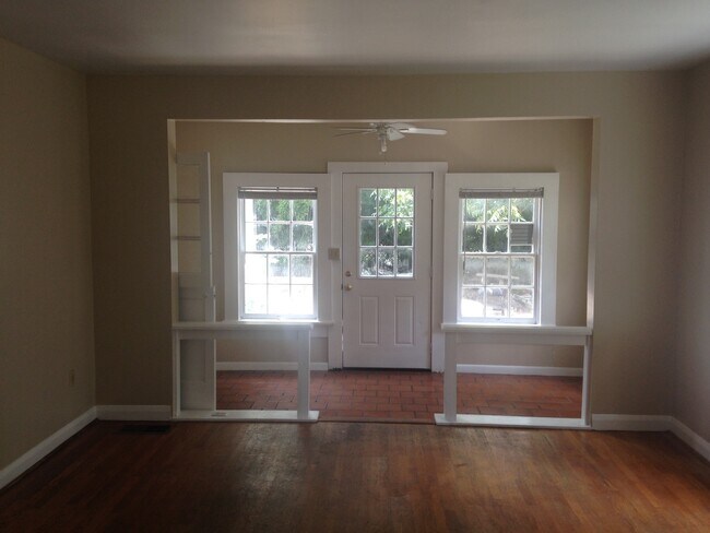 Building Photo - UT PRE-LEASE: North Campus 5 bed/ 2 bath, ...