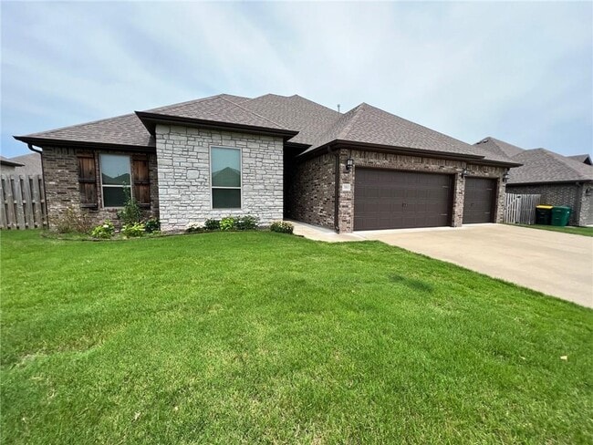 Building Photo - 301 Cisterna Dr