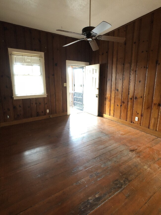 Building Photo - 2126 Durham-Dayton Hwy