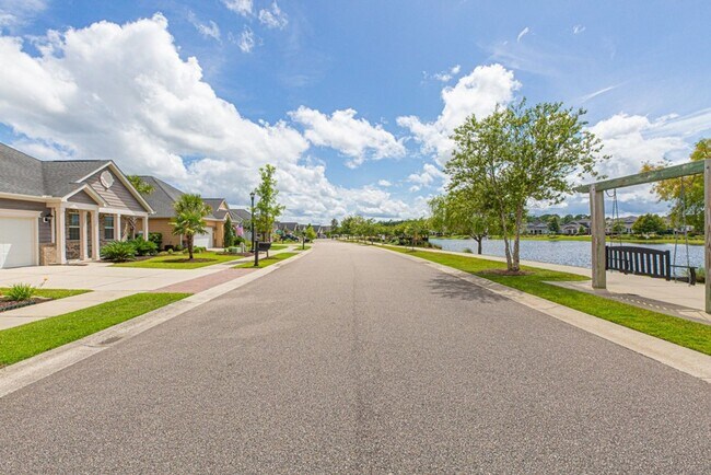 Building Photo - Emmens Preserve - Market Common