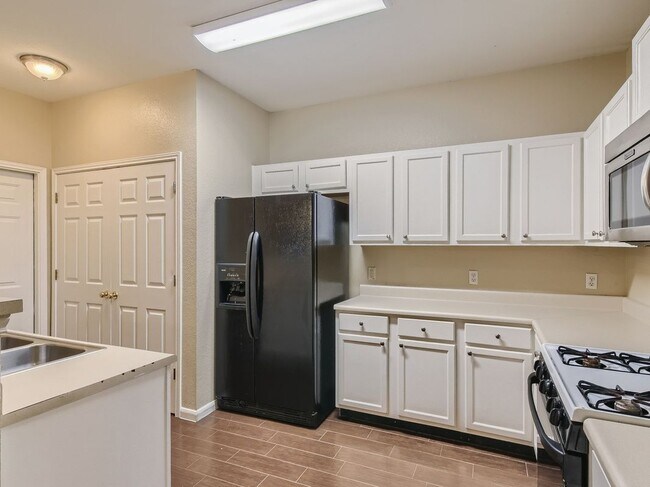 Foto del edificio - 2858 Southampton Way