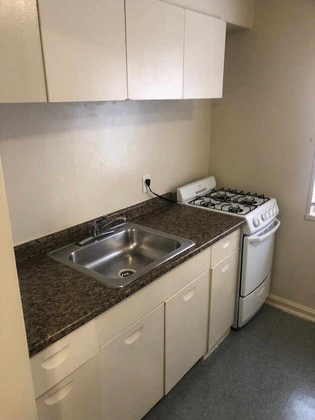 KITCHEN - 8515 Greenwood Ave
