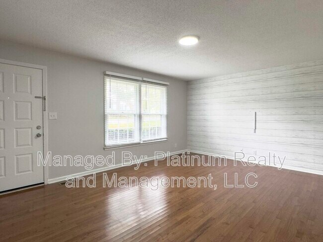 Foto del edificio - 319 Mills Dr