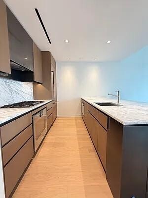 Foto principal - 555 W 22nd St