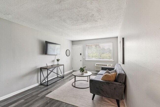 Foto del edificio - 914 Winthorne Dr