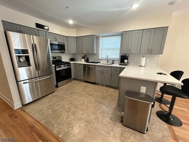 Building Photo - 337 13th Ave