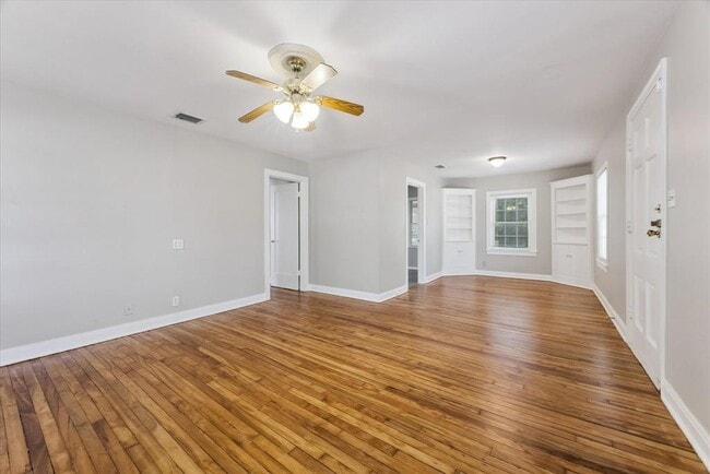 Building Photo - 1205 W 40th St