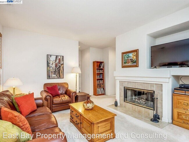 Building Photo - 4 br, 3 bath House - 3848 Newton Way