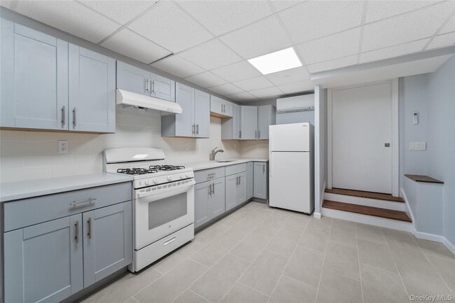 Building Photo - 81 N Washington St