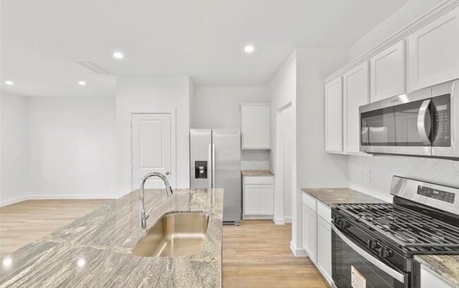 Building Photo - 3014 La Latina Dr
