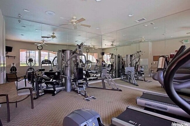 Foto del edificio - Updated 2BR/2BA Condo with Garage in Prime...