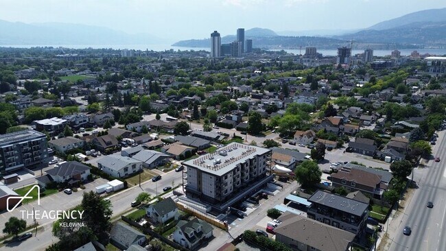 Photo du bâtiment - 1036 Coronation Ave