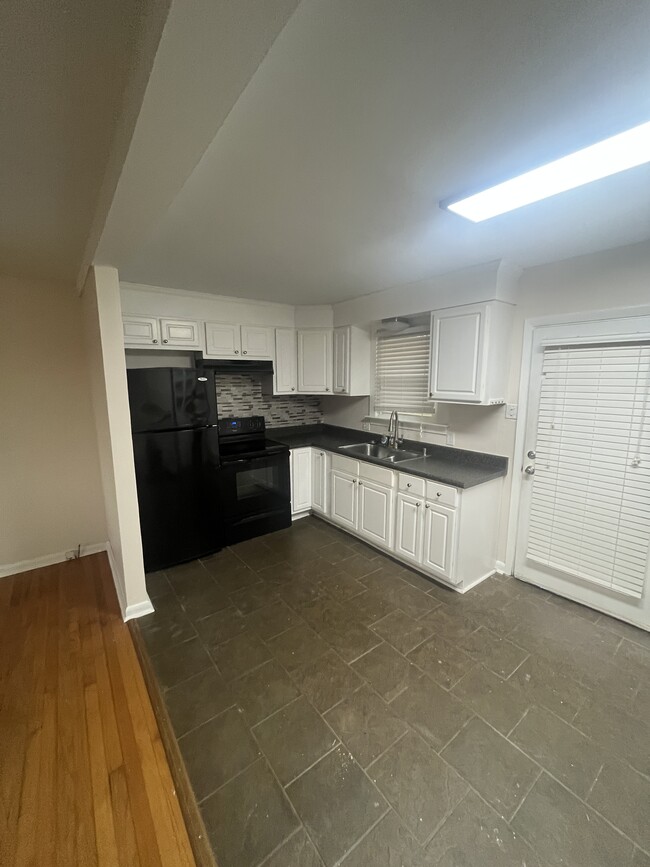 kitchen - 4345 E Division St