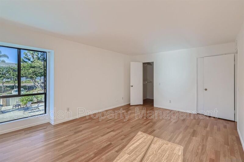 Foto principal - 9209 Village Glen Dr