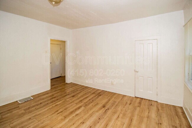 Building Photo - 636 Allyn St