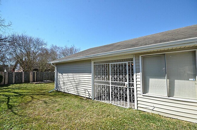 Foto del edificio - 10143 Towne Mist Dr