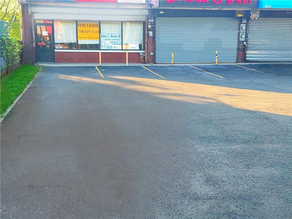 Foto del edificio - 4010 Hylan Blvd