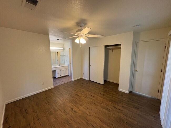 Foto del edificio - Charming Farmersville House near Shopping ...