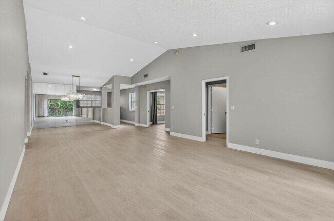 Foto del edificio - 6769 Montego Bay Blvd